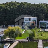 Resedinta moderna 400 mp utili, teren 1.200 mp deschidere directa la lac